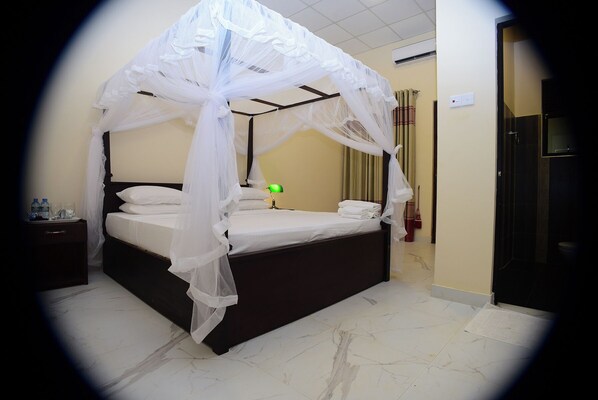 10 bedrooms, iron/ironing board, free WiFi
