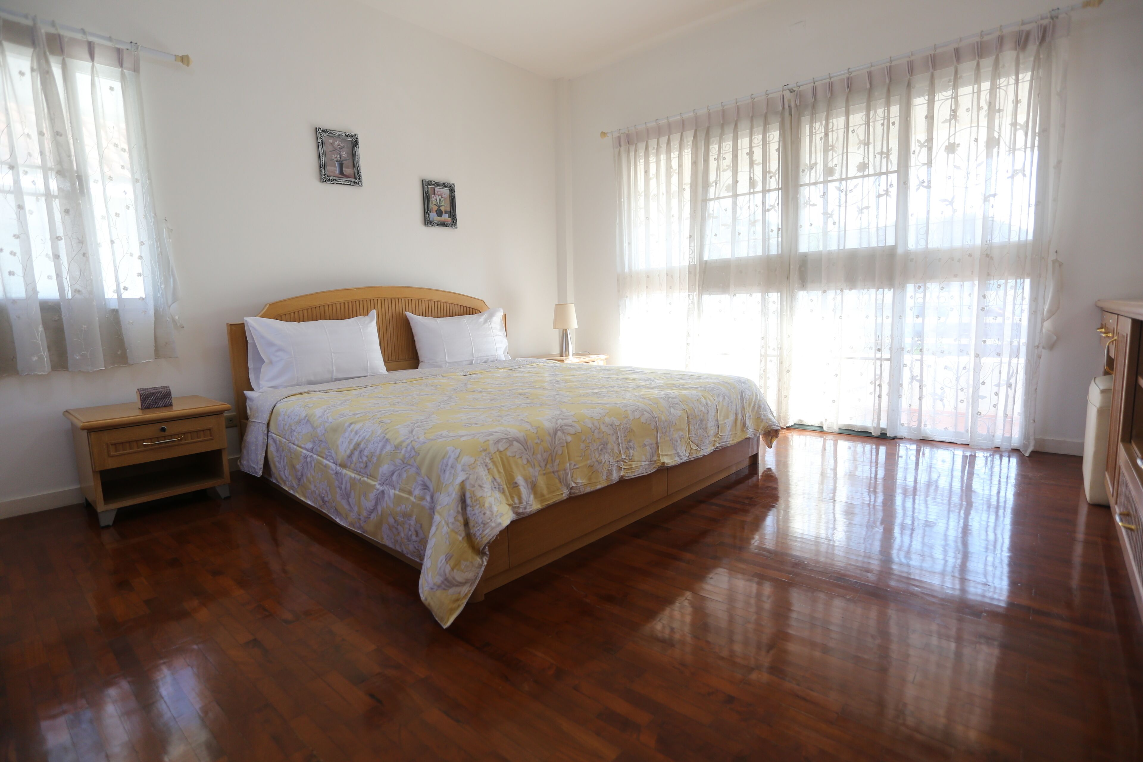 3 bedrooms, in-room safe, WiFi