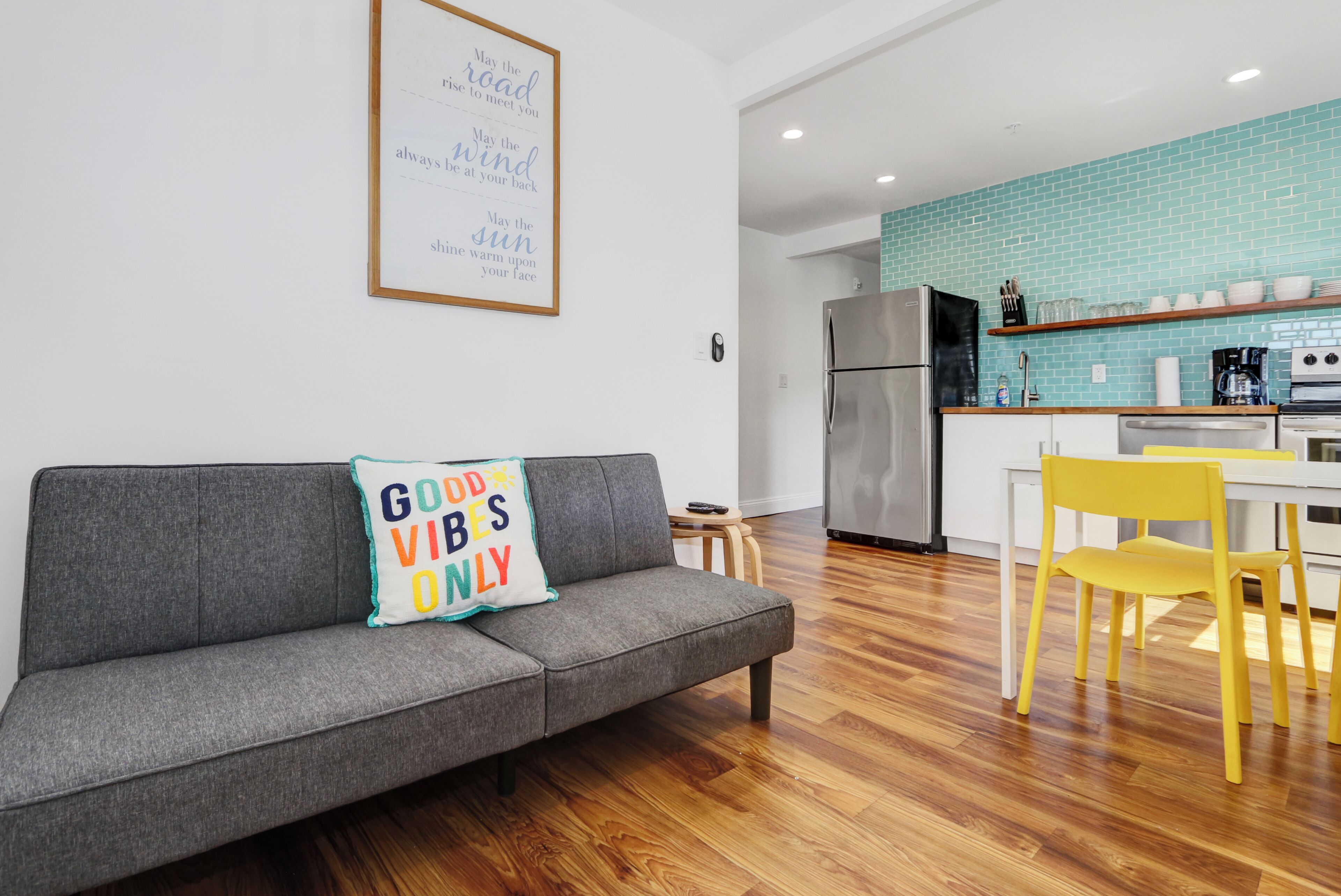 Junior Suite | Living area | 32-inch flat-screen TV with cable channels, TV
