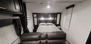 1 多间卧室、免费 WiFi、床单