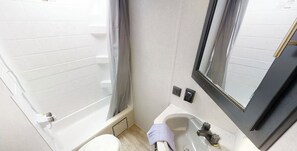 吹风机、毛巾、卫生纸