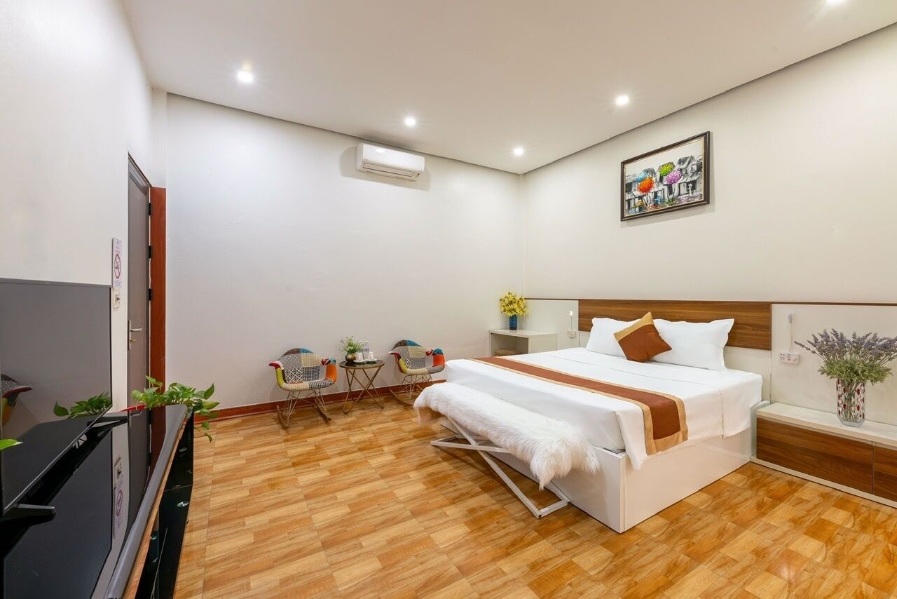 Phòng đôi, 1 giường cỡ king | Minibar, bàn, màn/rèm cản sáng, phòng cách âm 
