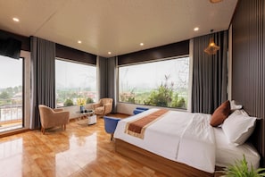 Deluxe Double Room, City and Mountain View, Bathtub, Balcony