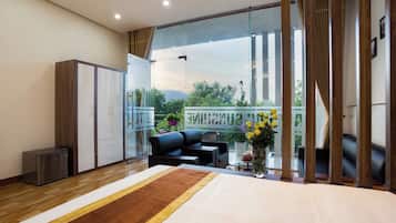 Minibar, escritorio, cortinas blackout y sistema de insonorización