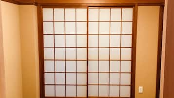 Deluxe Double Room with Balcony | Individually decorated, desk, soundproofing, free WiFi