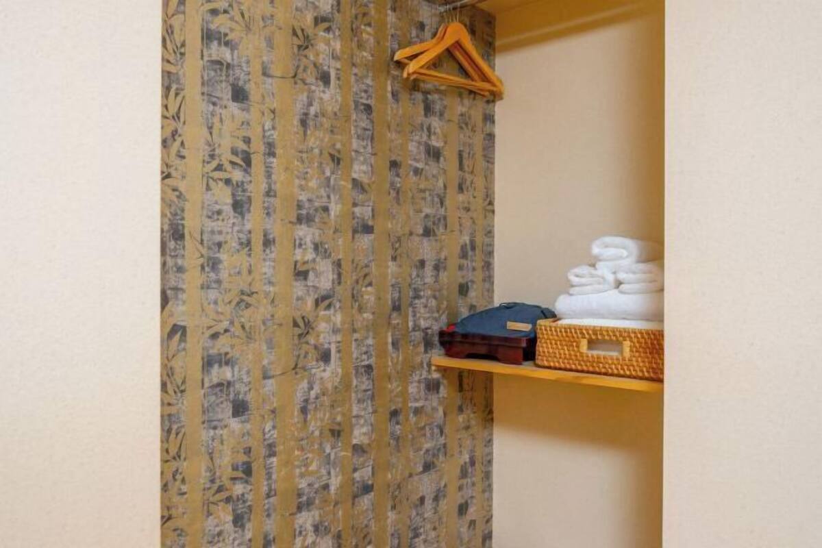 Bureau, chambres insonorisées, Wi-Fi gratuit, décoration personnalisée