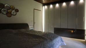 5 Schlafzimmer, Reisekinderbett, kostenloses WLAN, Bettwäsche