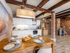 Unclassified image, 3 of 22, button