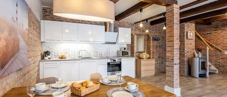 Kühlschrank, Mikrowelle, Ofen, Geschirrspüler