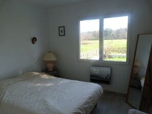 3 chambres, fer et planche à repasser, accès Internet, draps fournis