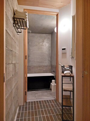 Traditional House, 2 Bedrooms, Non Smoking, Kitchen | Bathroom | Combined shower/bathtub, eco-friendly toiletries, hair dryer, slippers - Machiya Hotel YANAGI (Kyoto)