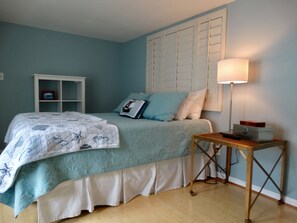 2 bedrooms, iron/ironing board, free WiFi, bed sheets - Immaculate and Pet Friendly 2 BR 2 Bath House on Tybee's North End! (Tybee Island)