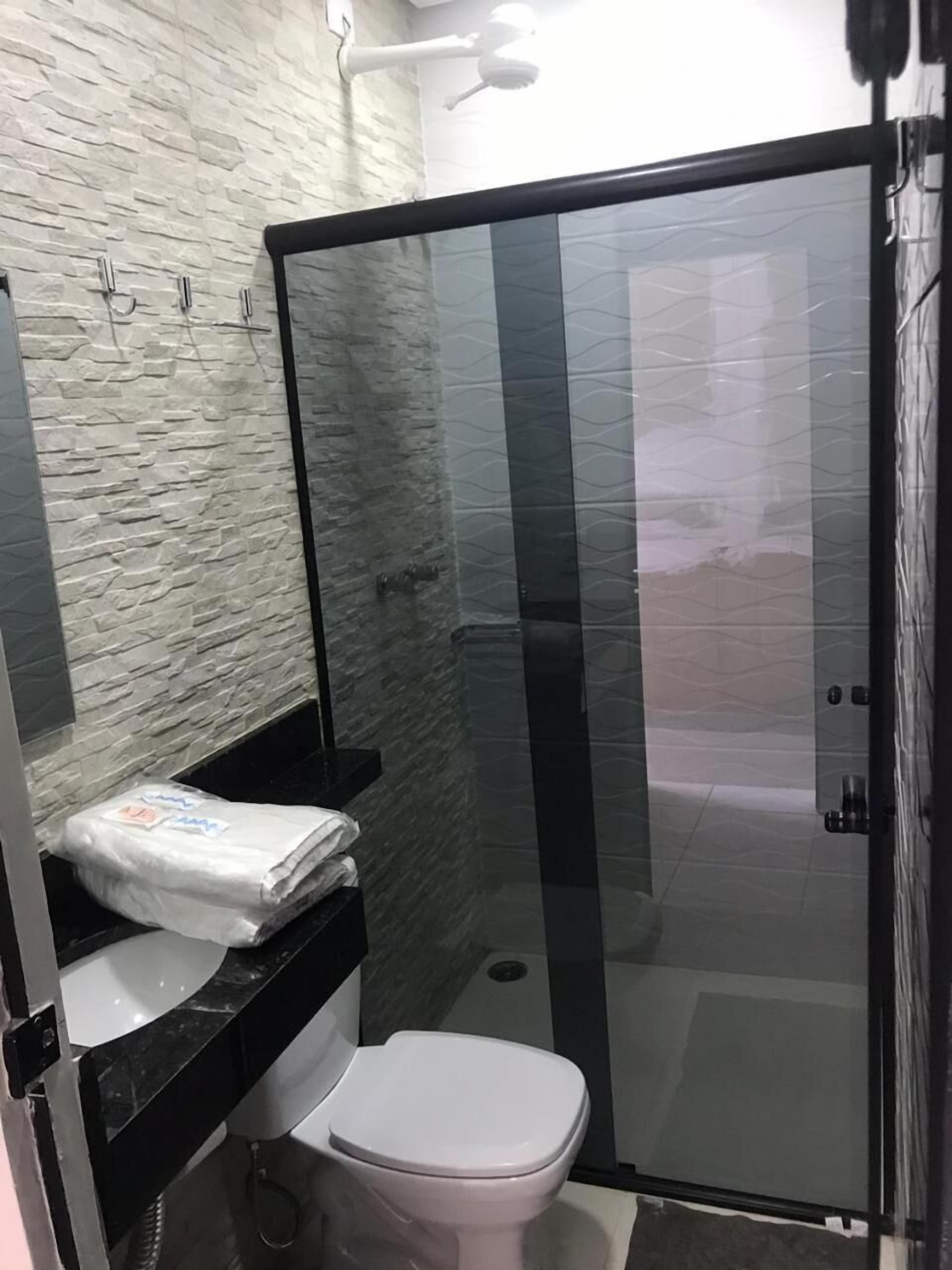 Shower, towels