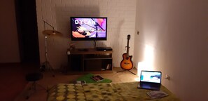 Habitación de diseño doble, baño compartido | Zona de estar