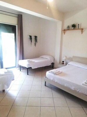 Individually furnished, desk, free WiFi, bed sheets