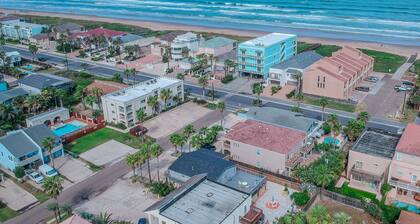 🐾 Paws & Relax: Save 10% on 7+ Nights at Pet-Friendly Athena Ares!