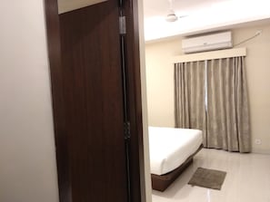 Free WiFi, bed sheets