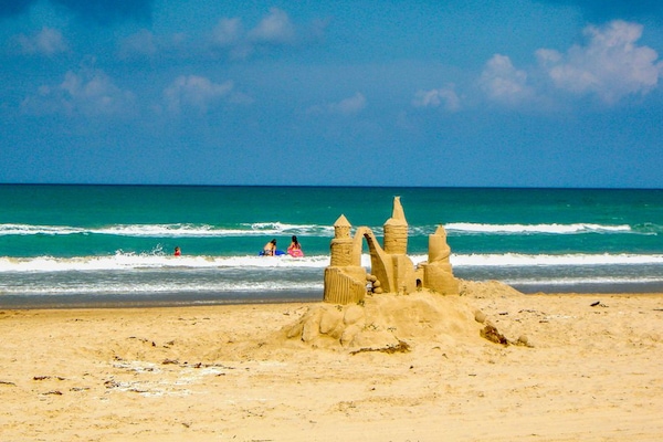 Beach nearby, sun loungers, beach towels