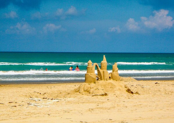 Beach nearby, sun-loungers, beach towels