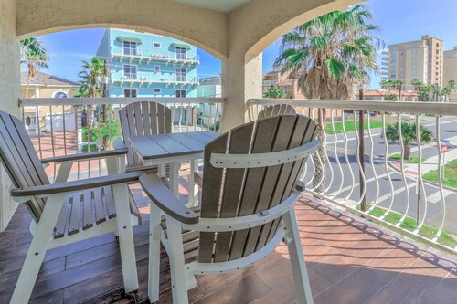 Athena Ares: Where Waves of Discounts Meet Shores of Comfort — Stay 7, Save 10%.