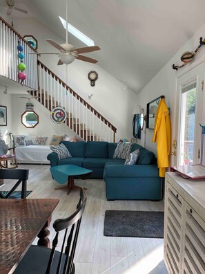 Téléviseur connecté, jeux vidéo, lecteur de DVD, livres