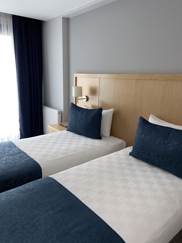 Superior Twin Room | Premium bedding, free minibar items, in-room safe, blackout drapes - Liberi Hotel Taksim (Istanbul)