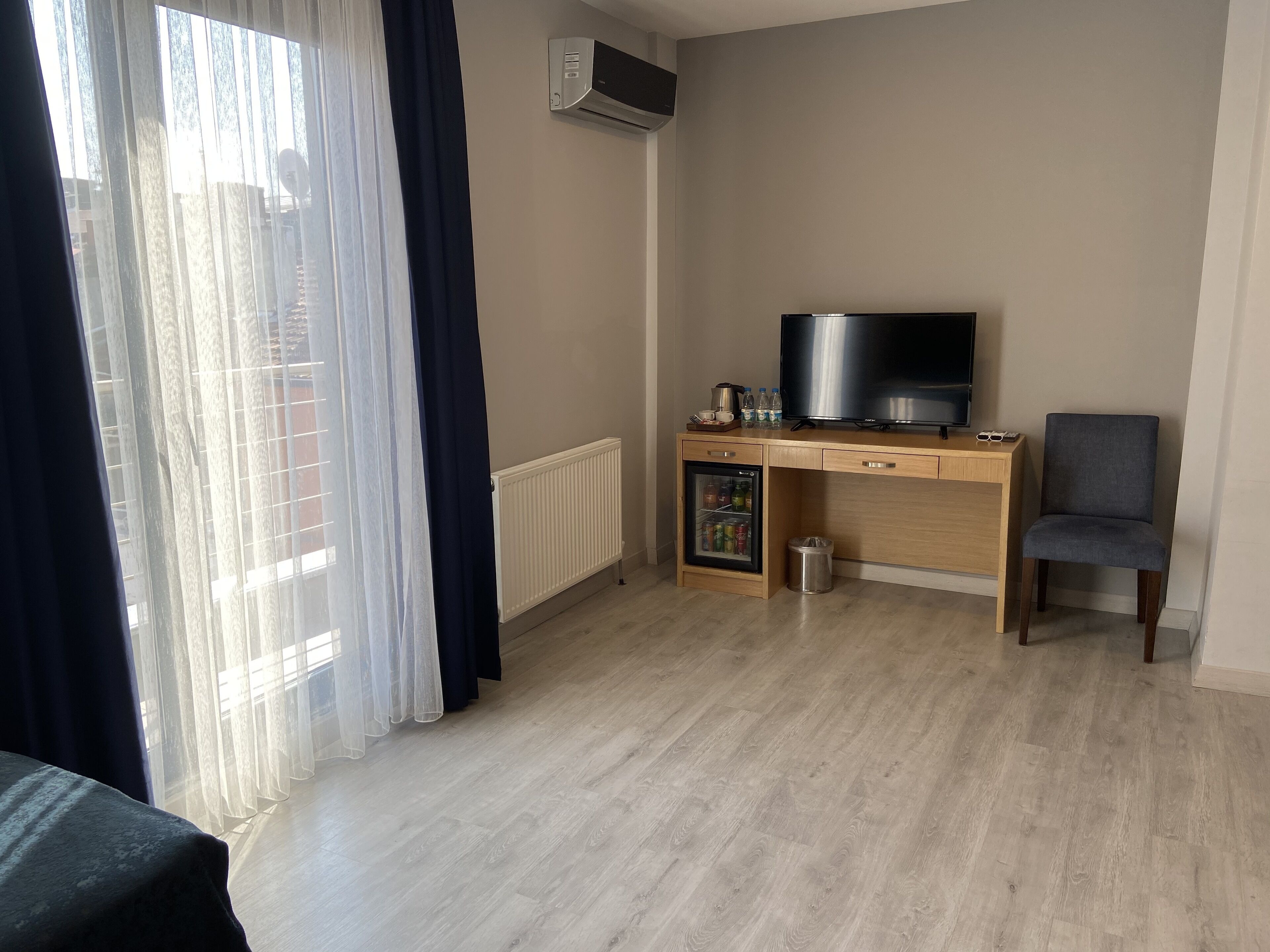 business triple room, 1 bedroom, lanai | living room | 32-inch led tv with cable channels, tv
