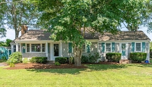 Exterior - The Great esCAPE! 2 Bedrooms, 4+ people!!! (Yarmouth)