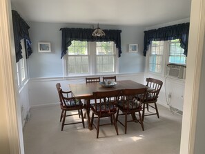Dining - The Great esCAPE! 2 Bedrooms, 4+ people!!! (Yarmouth)