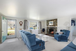 TV, fireplace - The Great esCAPE! 2 Bedrooms, 4+ people!!! (Yarmouth)