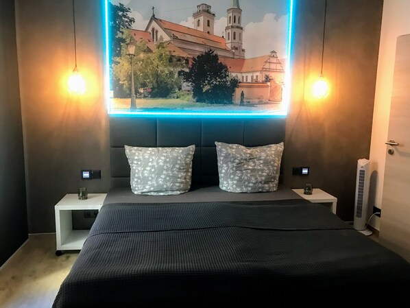 Apartment (Johannisturm) | 1 bedroom, premium bedding, in-room safe, individually decorated