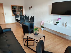 Family Apartment (Zur Kleinbahn) | Living room | LCD TV