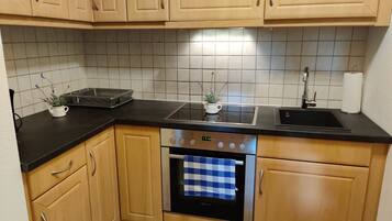 Family Apartment (Zur Kleinbahn) | Private kitchen | Full-size fridge, oven, stovetop, coffee/tea maker