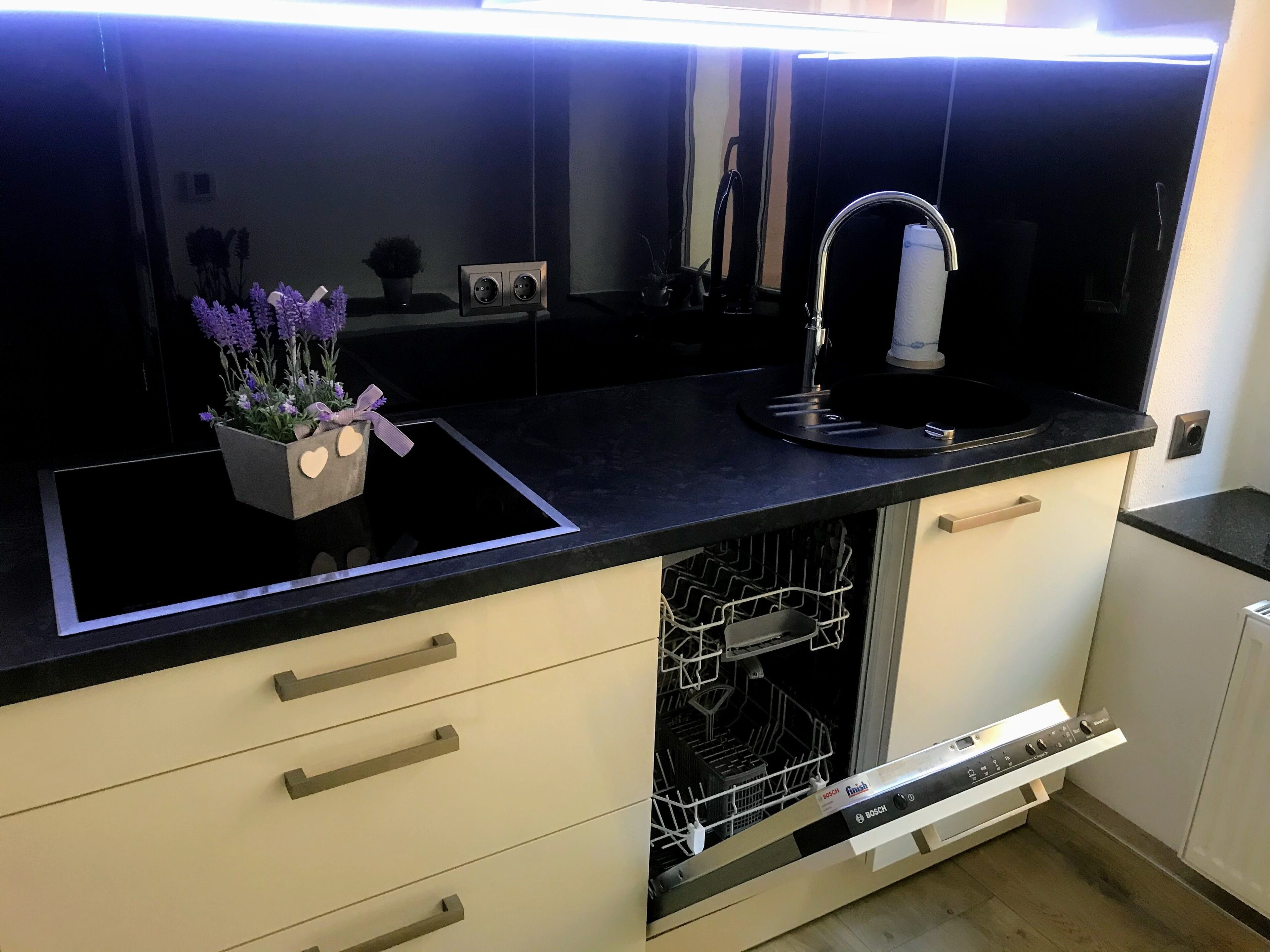 Apartment (Johannisturm) | Private kitchen | Full-sized fridge, oven, stovetop, coffee/tea maker