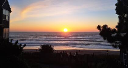 Family Cottage | 2 Masters | Kings | HotTub | Pets