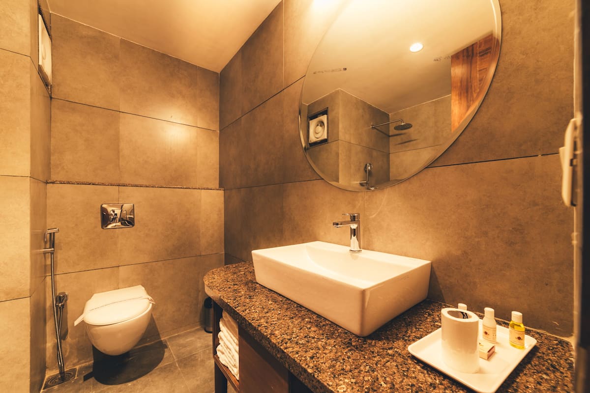 queen suite room | bathroom sink