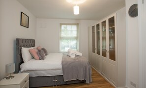 3 bedrooms, premium bedding, iron/ironing board, free WiFi - Victoria's place (Chelmsford)