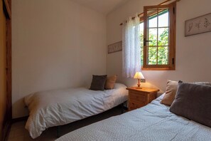 3 bedrooms, iron/ironing board, travel crib, free WiFi