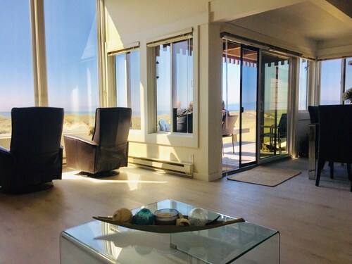 BEACH FRONT HOME in Paradise!  2 min walk down your private path to ocean waves!