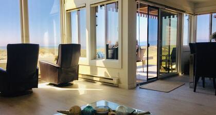 BEACH FRONT HOME in Paradise! 2 min walk down your private path to ocean waves!