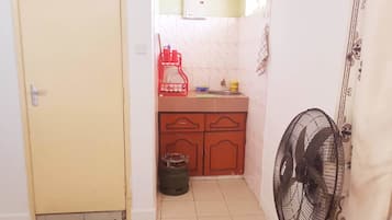 Refrigerador, microondas, placa de cocina, tetera/pava eléctrica