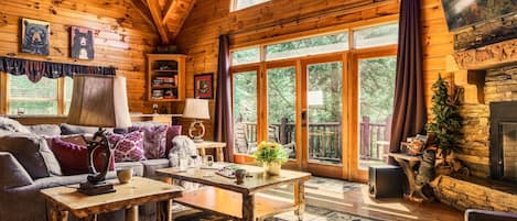 TV connectée, cheminée, lecteur de DVD, baby-foot