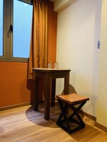 Basic Twin Room | Desk, laptop workspace, blackout drapes, soundproofing