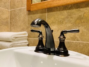 Ducha, artículos de tocador gratuitos, toallas, jabón