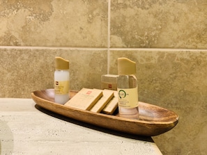 Basic Triple Room | Bathroom