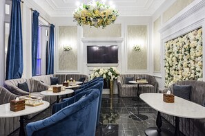 Dining - 5 Stars Studio Apartment South Kensington (London)