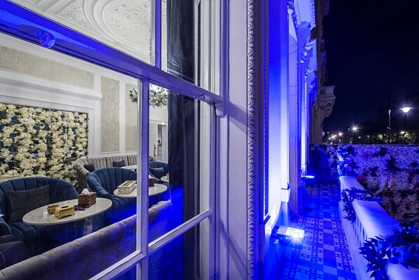 Outdoor dining - 5 Stars Studio Apartment South Kensington (London)