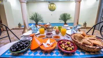 Se sirven desayunos, almuerzos y cenas