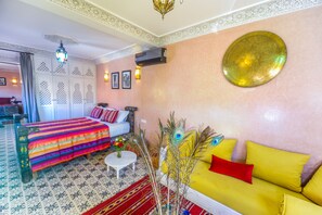 In-room safe, individually decorated, individually furnished - Riad Milouda (Marrakech)