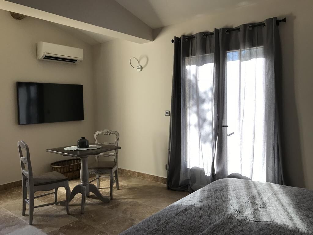 Coffres-forts dans les chambres, Wi-Fi, draps fournis